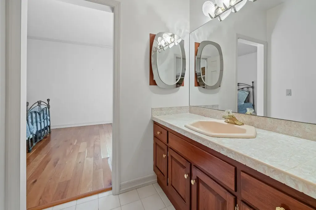 932 Mcnamara Road Dorset VT 05251