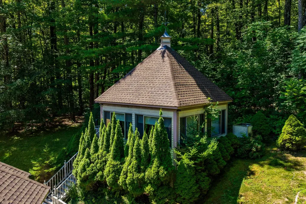 932 Mcnamara Road Dorset VT 05251