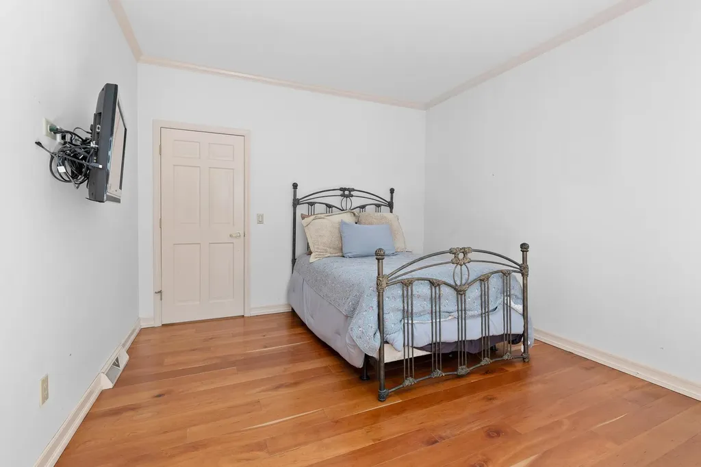 932 Mcnamara Road Dorset VT 05251