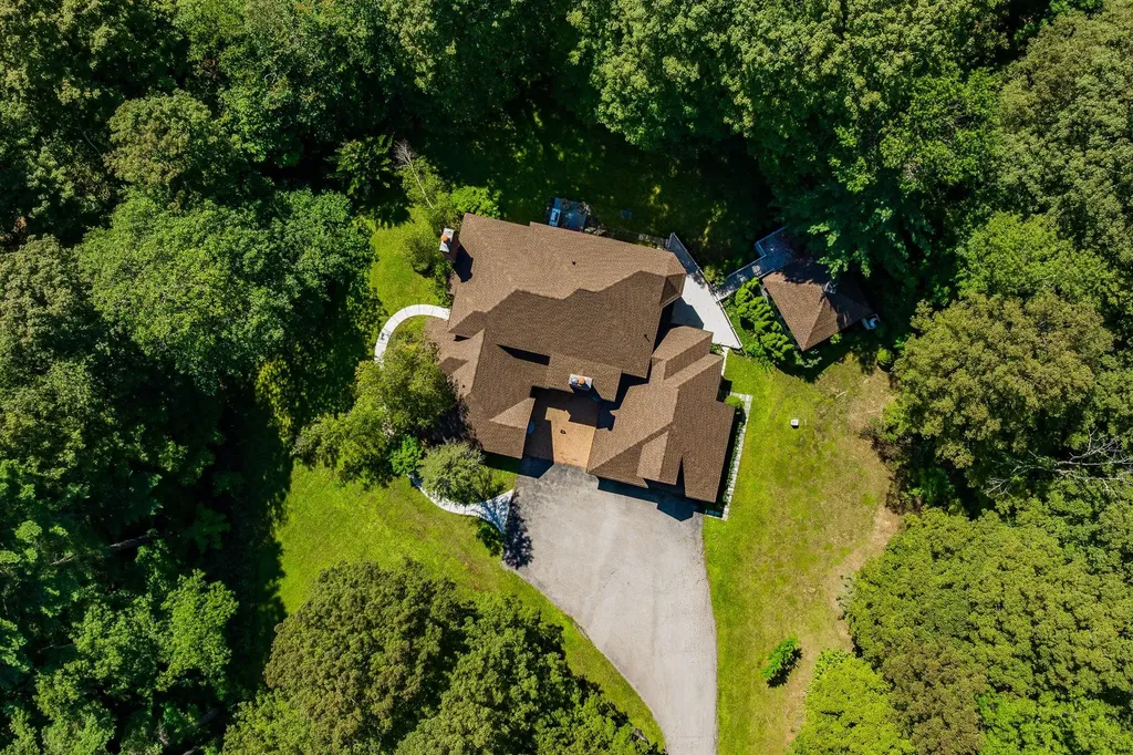 932 Mcnamara Road Dorset VT 05251