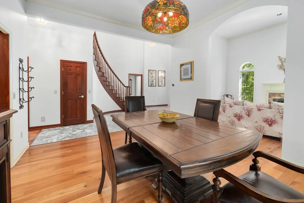 932 Mcnamara Road Dorset VT 05251