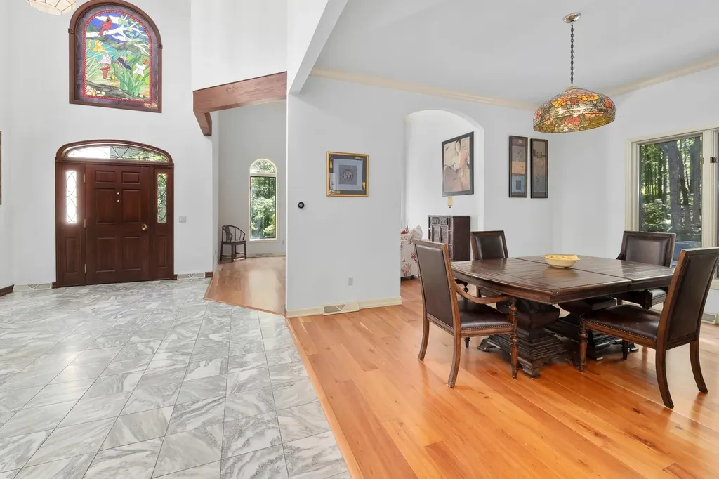 932 Mcnamara Road Dorset VT 05251