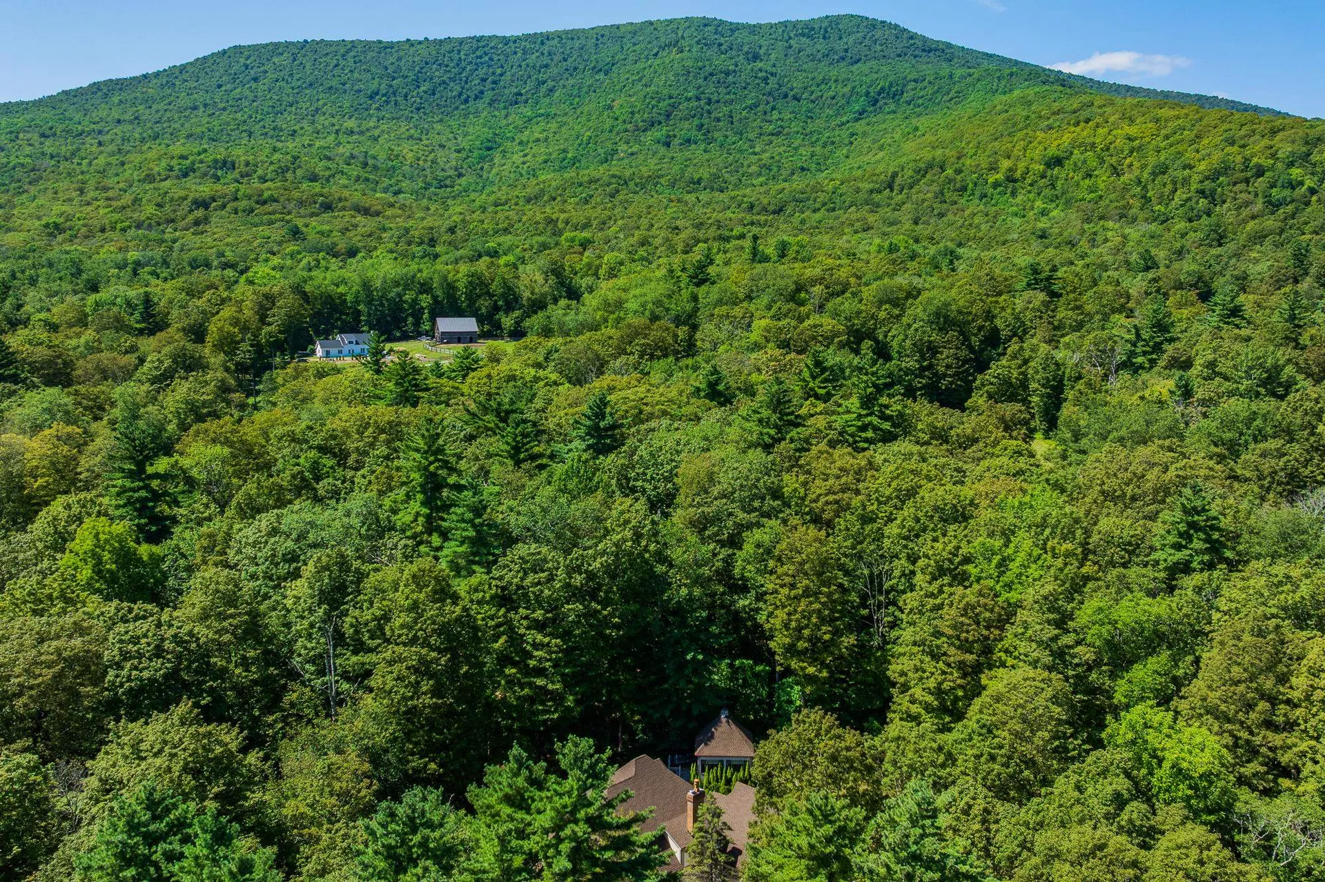 932 Mcnamara Road Dorset VT 05251