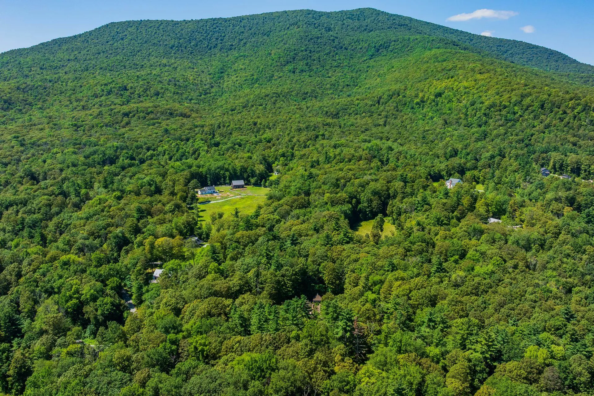 932 Mcnamara Road Dorset VT 05251