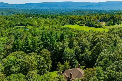 932 Mcnamara Road Dorset VT 05251