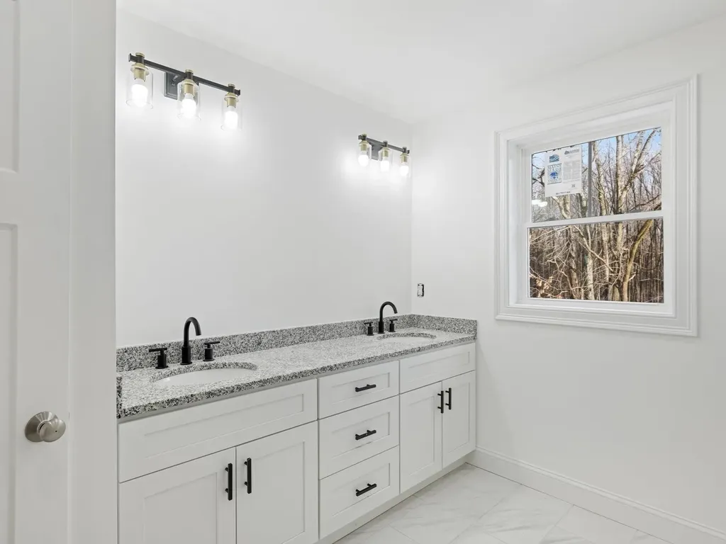 18 Horizon Way Plaistow NH 03865