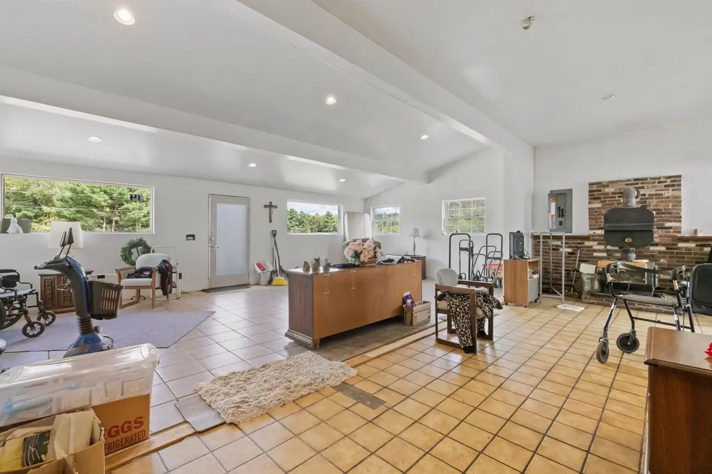 14 Wareing Road Belmont NH 03220