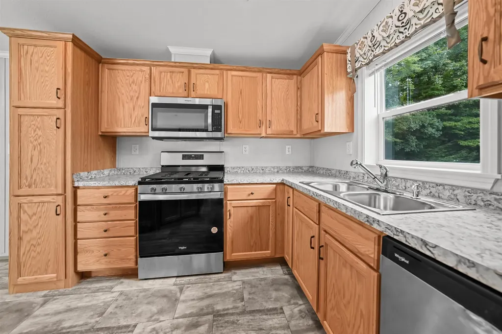 20 Beech Hill Road Exeter NH 03833