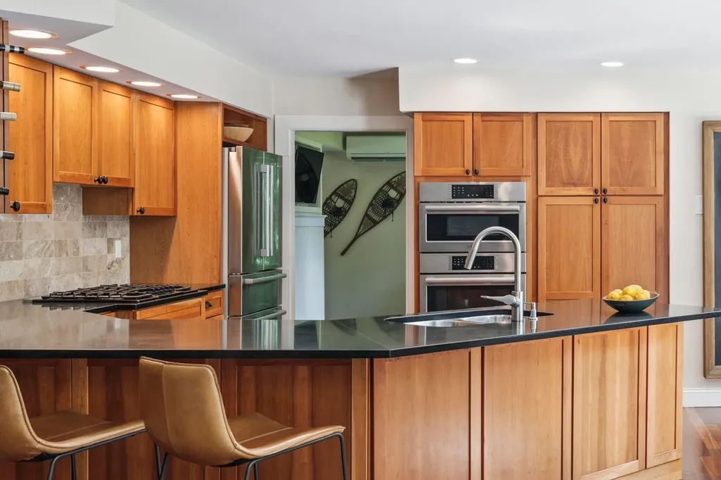 21 Pinnacle Point Waterbury VT 05676