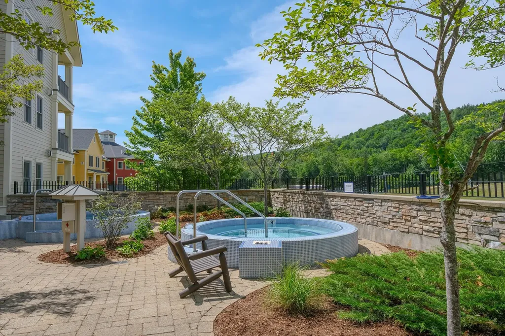 625/627 Q3 Jackson Gore Adams House Ludlow VT 05149