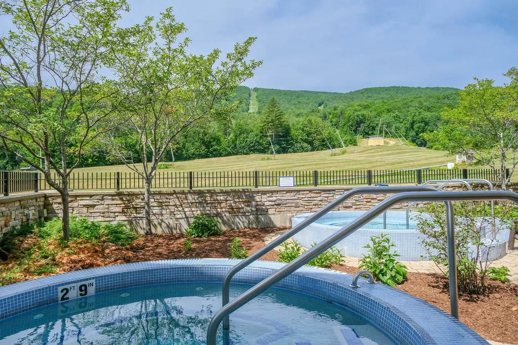 625/627 Q3 Jackson Gore Adams House Ludlow VT 05149