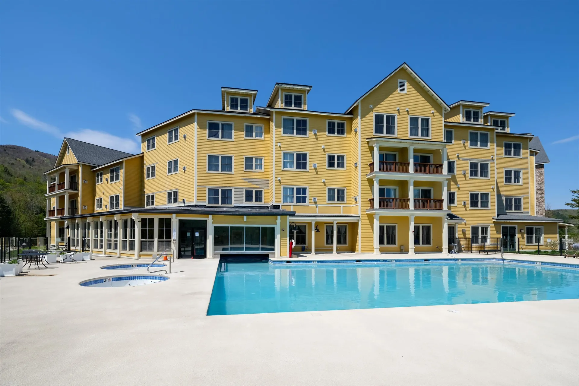 625/627 Q3 Jackson Gore Adams House Ludlow VT 05149