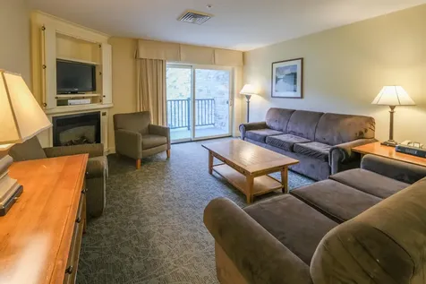 625/627 Q3 Jackson Gore Adams House Ludlow VT 05149