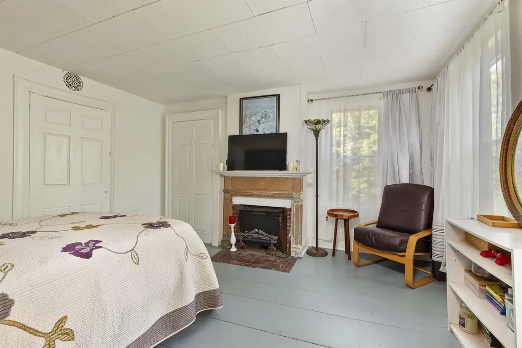 14 Barker Road Thetford VT 05058