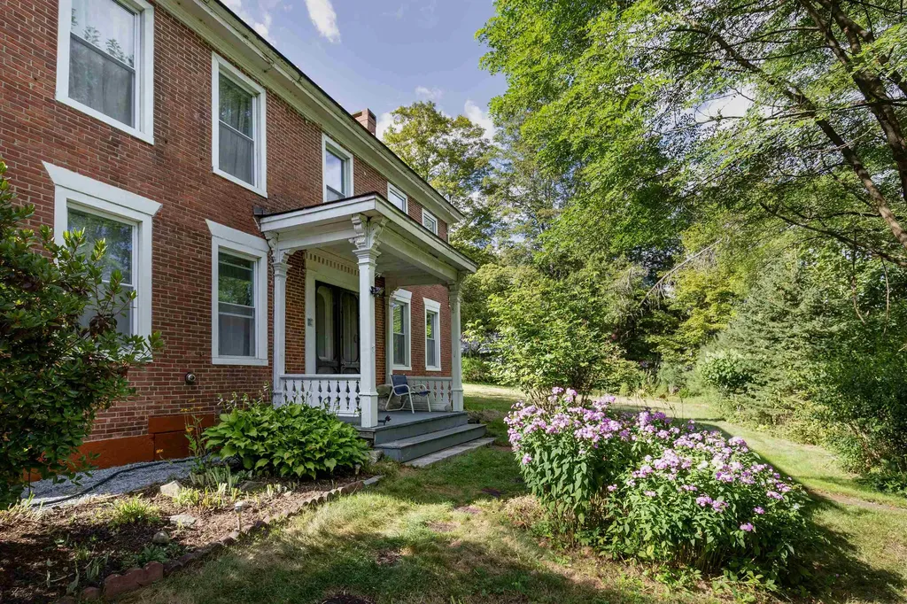 14 Barker Road Thetford VT 05058