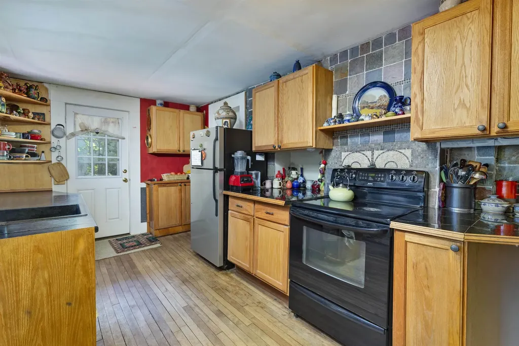 14 Barker Road Thetford VT 05058