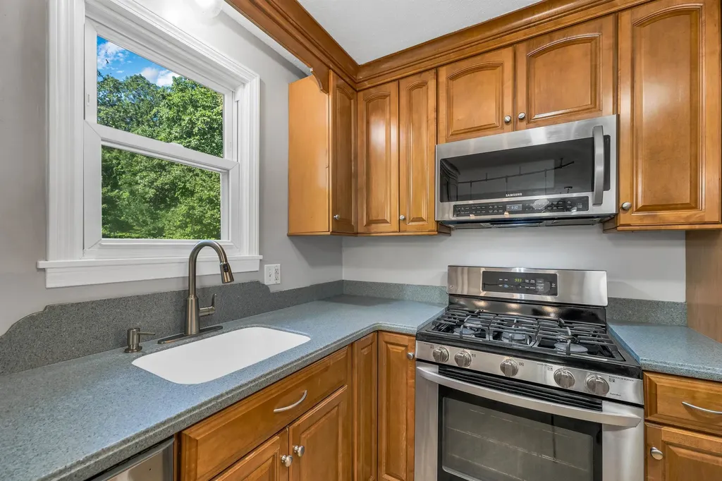 6 Woodland Circle Bow NH 03304