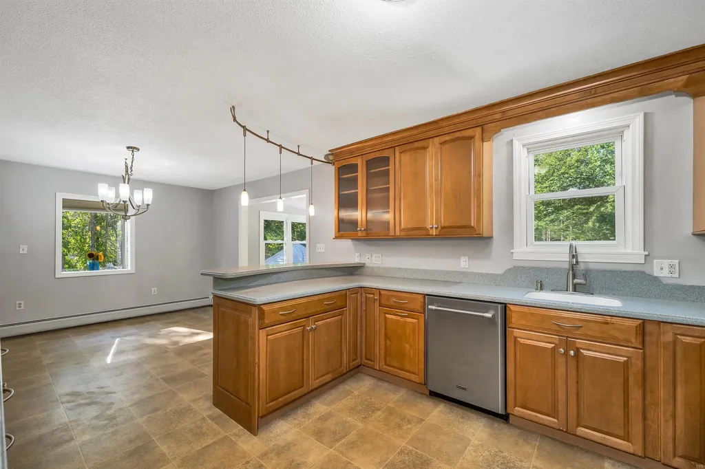 6 Woodland Circle Bow NH 03304