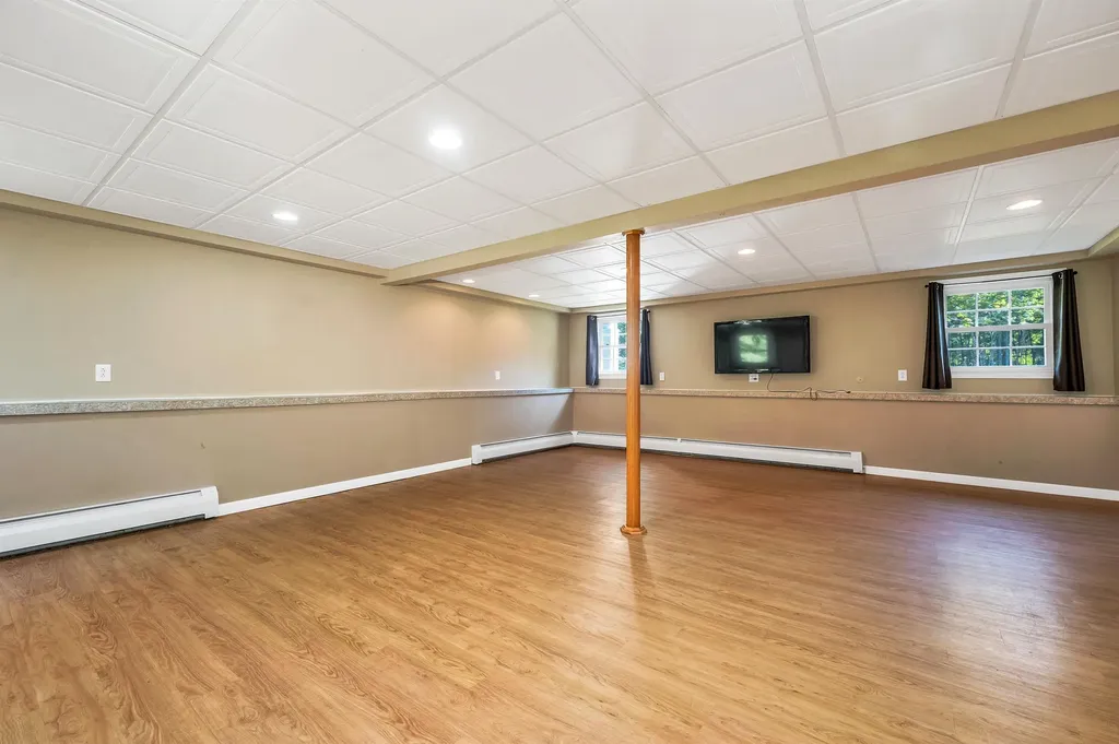 6 Woodland Circle Bow NH 03304