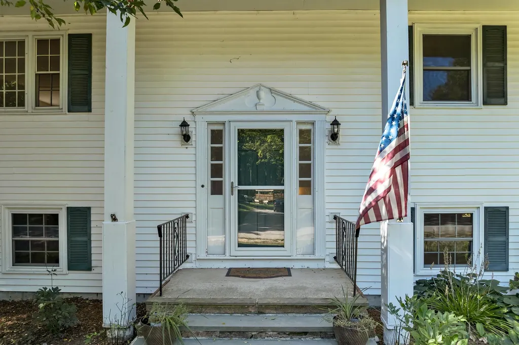 6 Woodland Circle Bow NH 03304