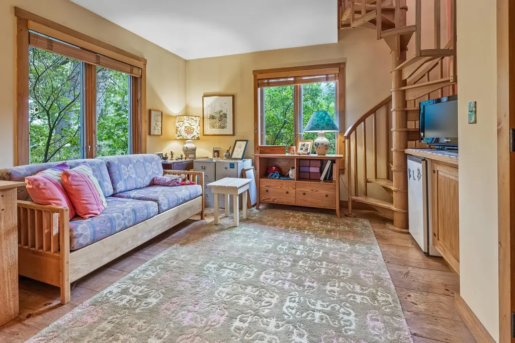 13 Poor Farm Road Hartland VT 05048