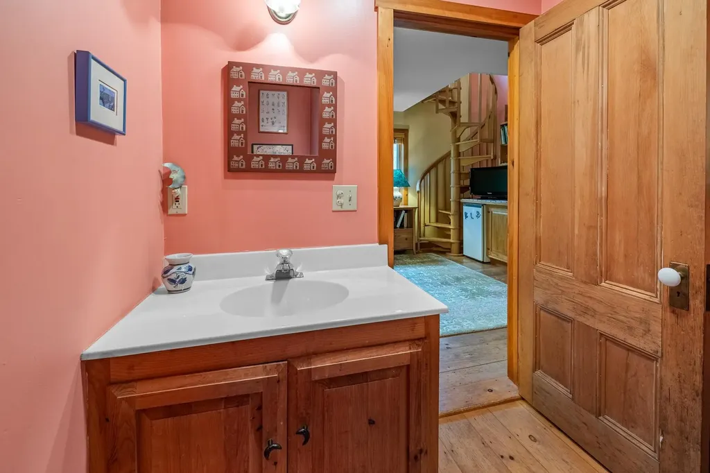 13 Poor Farm Road Hartland VT 05048