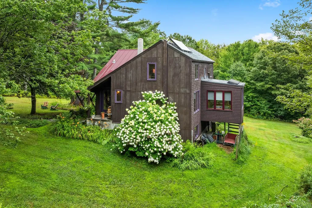 13 Poor Farm Road Hartland VT 05048