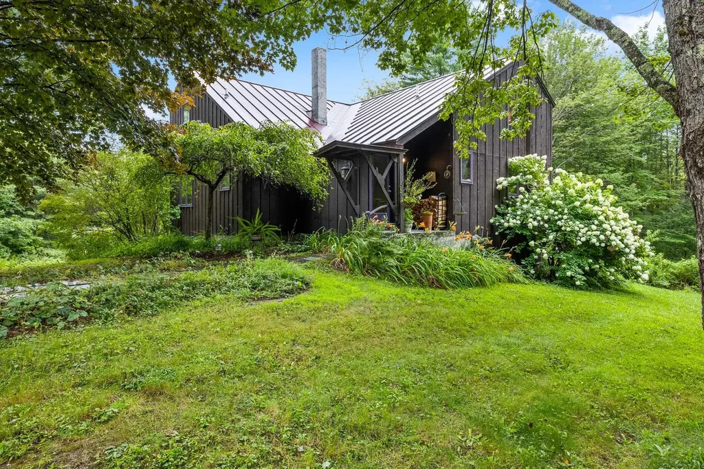 13 Poor Farm Road Hartland VT 05048