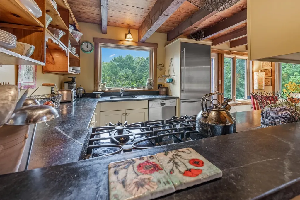 13 Poor Farm Road Hartland VT 05048