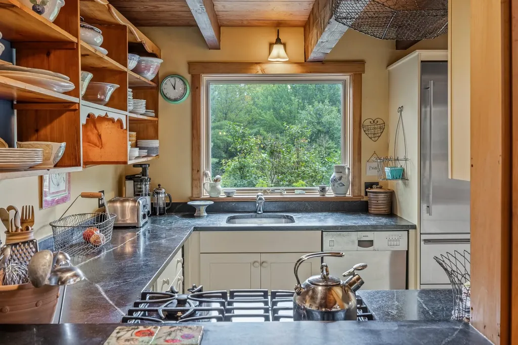 13 Poor Farm Road Hartland VT 05048