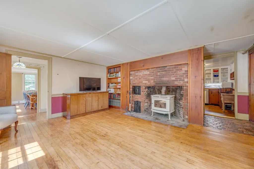 10 Dodge Hill Road Sutton NH 03273