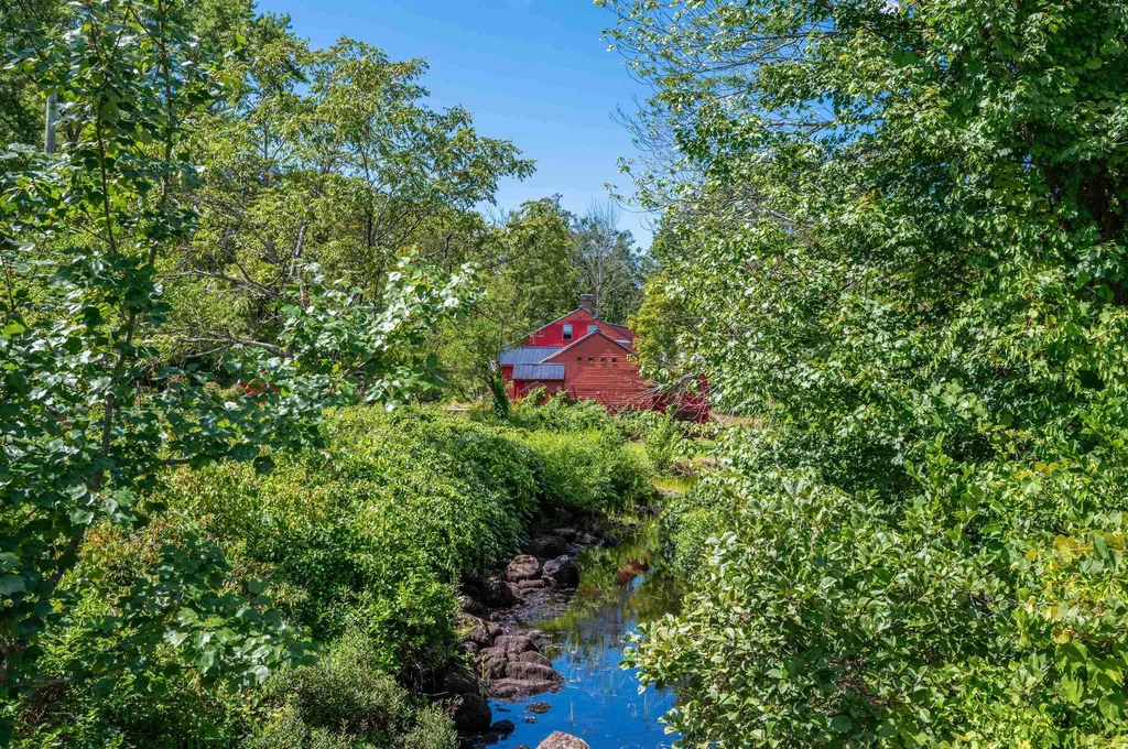 10 Dodge Hill Road Sutton NH 03273