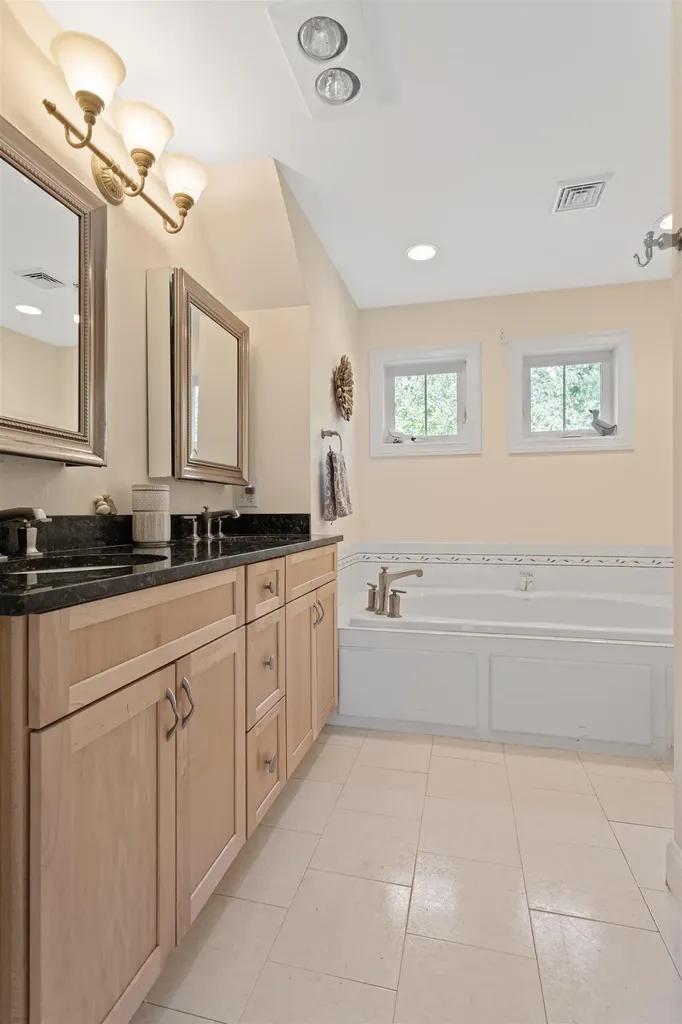 5 Stone Ridge Lane Exeter NH 03833