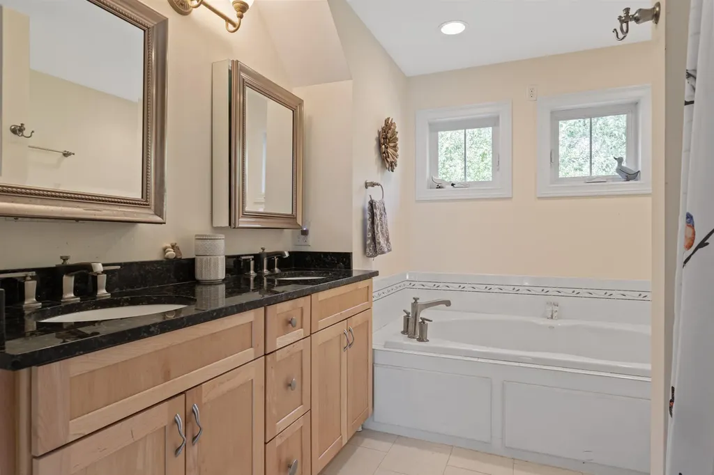 5 Stone Ridge Lane Exeter NH 03833