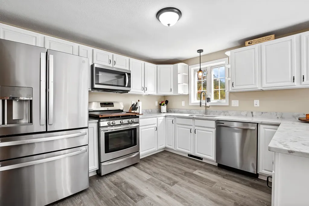 77 Gould Road Weare NH 03281