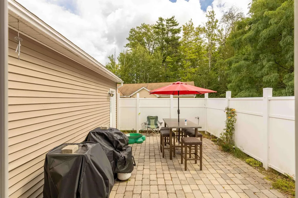 28 Palmetto Lane Laconia NH 03246