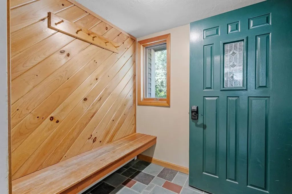 18 Woodsview Lane Lincoln NH 03251