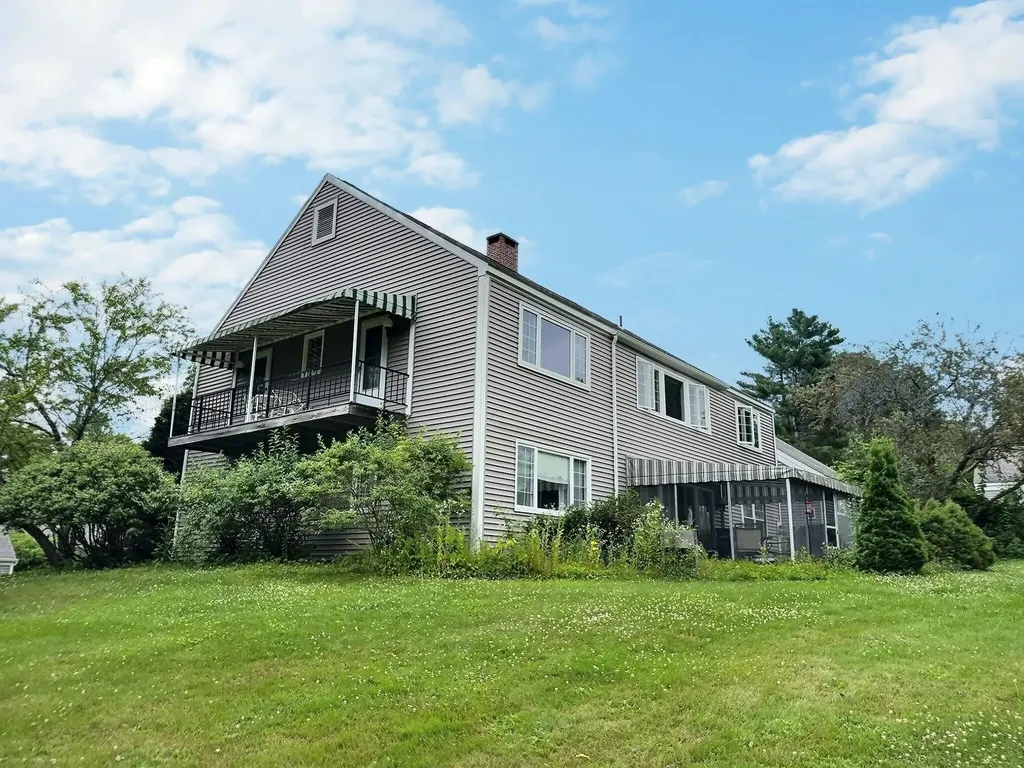 71 Hilltop Place New London NH 03257