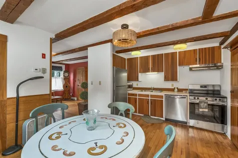 6 On The Common Lyme NH 03768