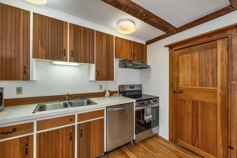 6 On The Common Lyme NH 03768