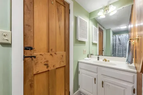 6 On The Common Lyme NH 03768