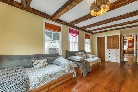 6 On The Common Lyme NH 03768