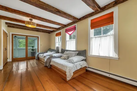 6 On The Common Lyme NH 03768