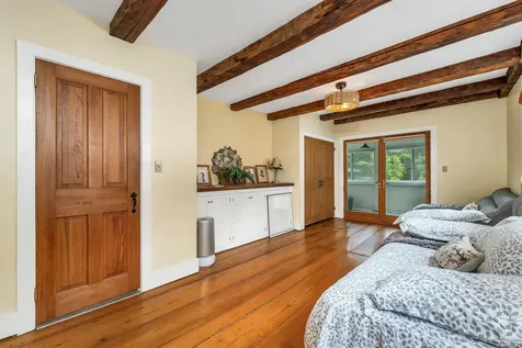 6 On The Common Lyme NH 03768