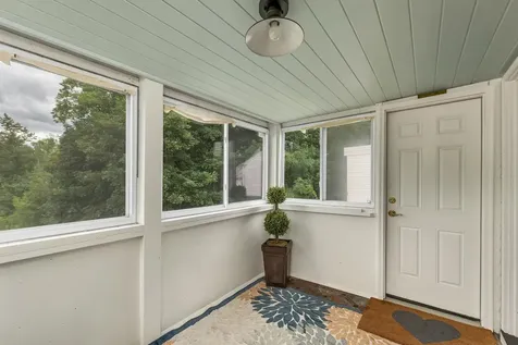 6 On The Common Lyme NH 03768