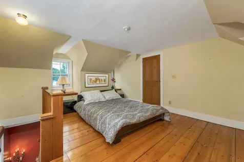 6 On The Common Lyme NH 03768