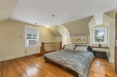 6 On The Common Lyme NH 03768