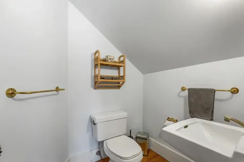 6 On The Common Lyme NH 03768