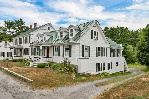 6 On The Common Lyme NH 03768