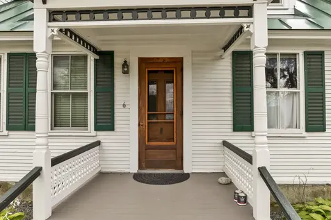 6 On The Common Lyme NH 03768